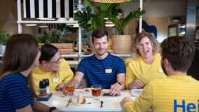 Posezení v zaměstnanecké restauraci
