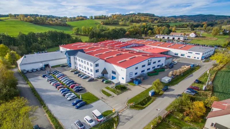 Nahlédněte na náš nišovický závod z ptačí perspektivy
