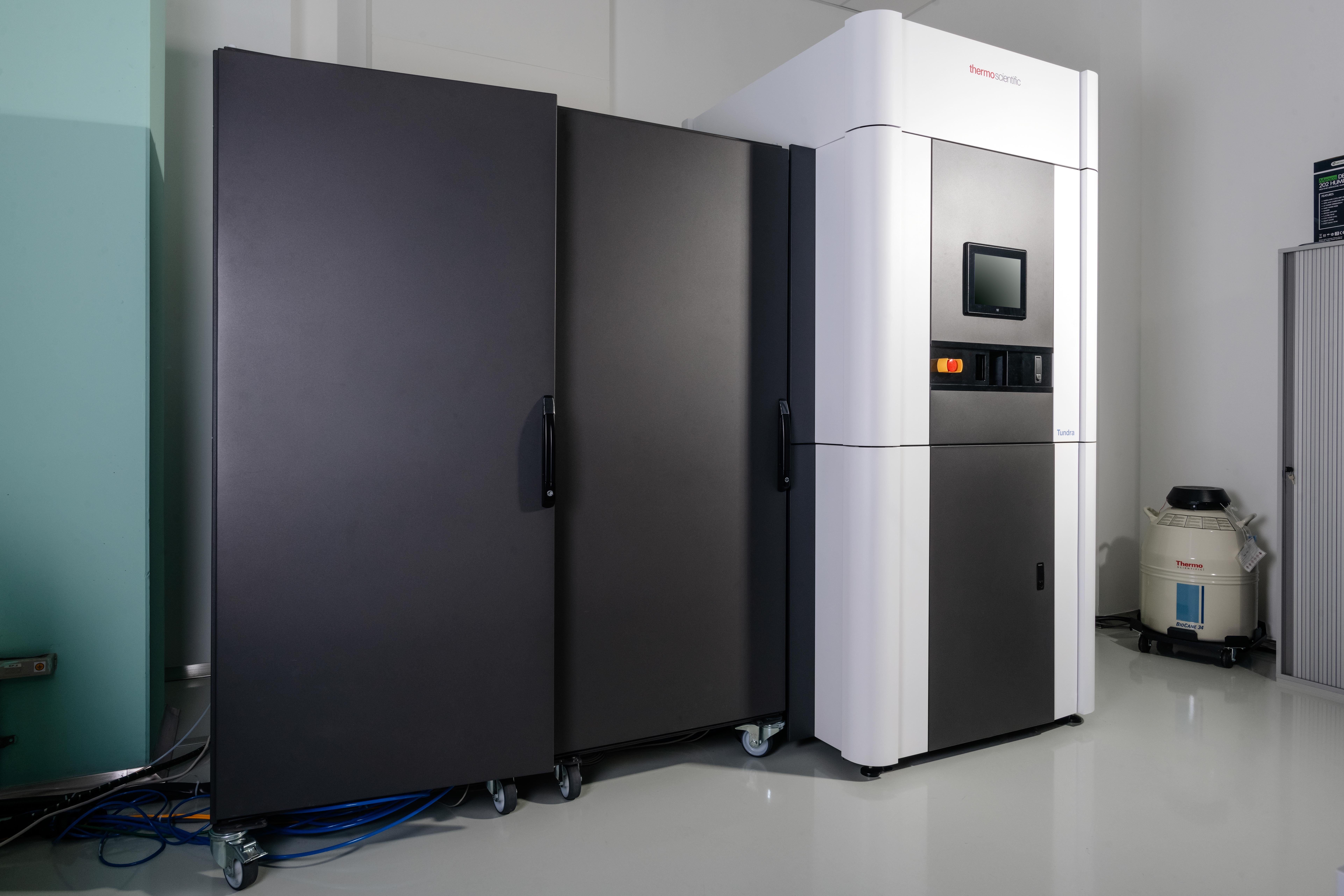 Vyvíjíme špičkové elektronové mikroskopy a spektrometry