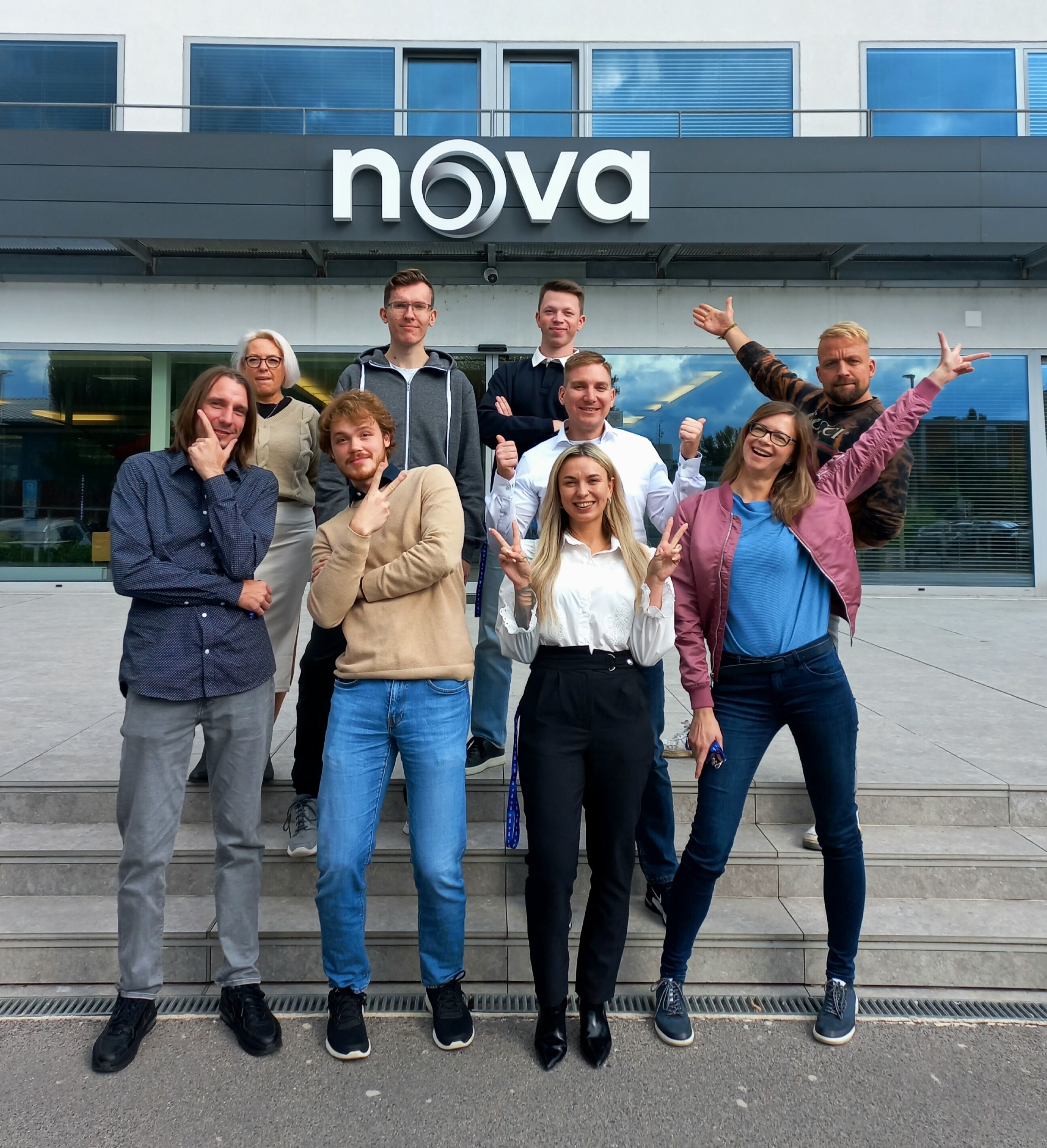 Work in a team of young people