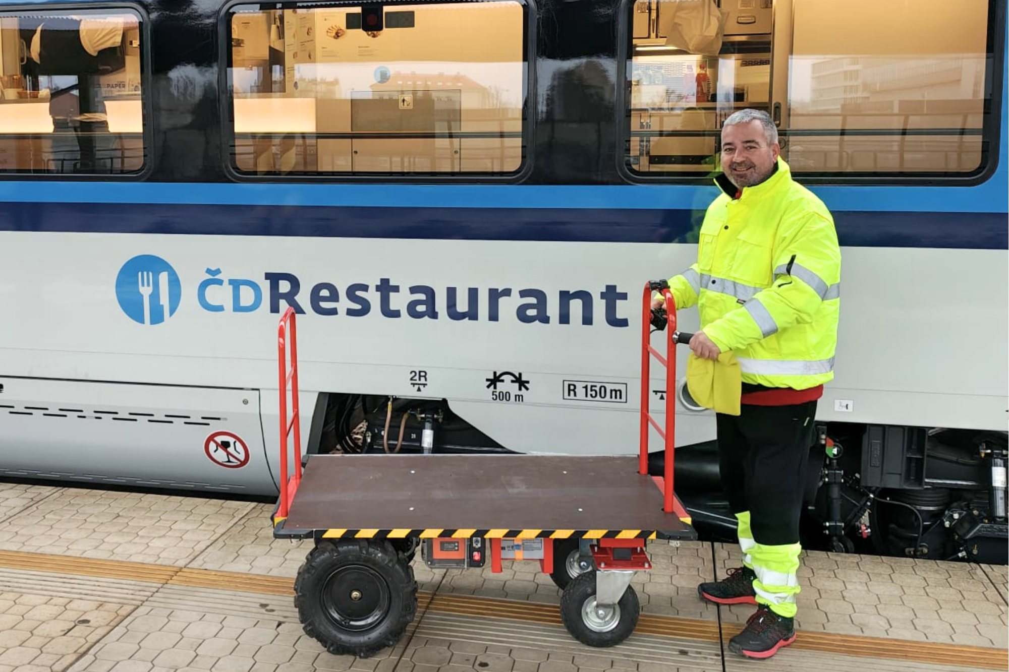 Logistika a její zaměstnanci jsou klíčem k zásobování vozů jídlem a pitím pro cestující Českých drah. 